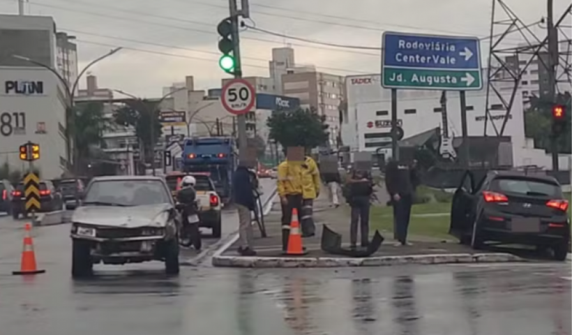 Colisão na Avenida Nelson D’Ávila deixa ferida em São José dos Campos