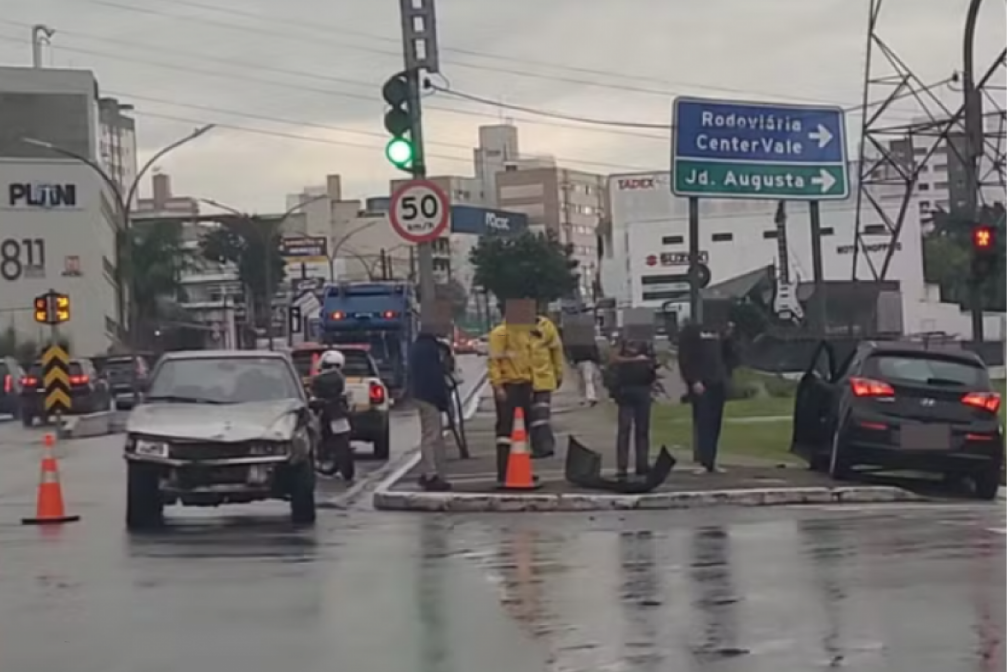 Colisão na Avenida Nelson D’Ávila deixa ferida em São José dos Campos