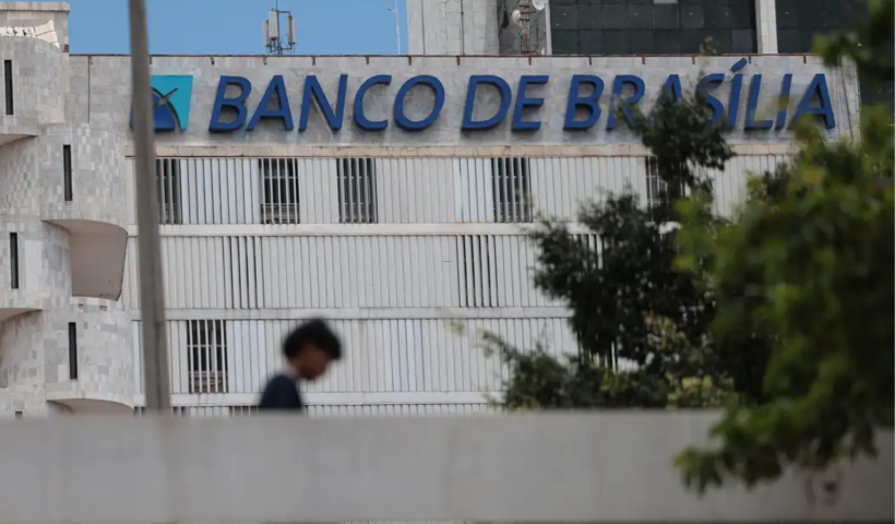 Operação Investiga Descontos Ilegais em Salários de Servidores no DF
