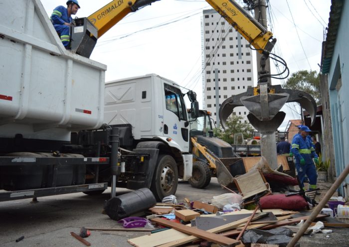 Prefeitura de São José dos Campos Retira 8 Toneladas de Lixo de Imóvel no Jardim Ismênia