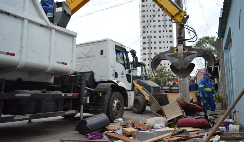 Prefeitura de São José dos Campos Retira 8 Toneladas de Lixo de Imóvel no Jardim Ismênia