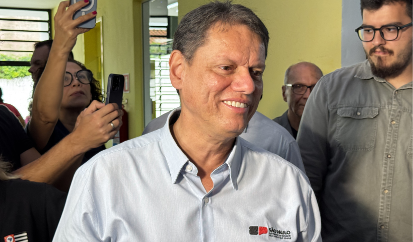 Tarcísio de Freitas inaugura escola em São José dos Campos e participa de evento em Pinda