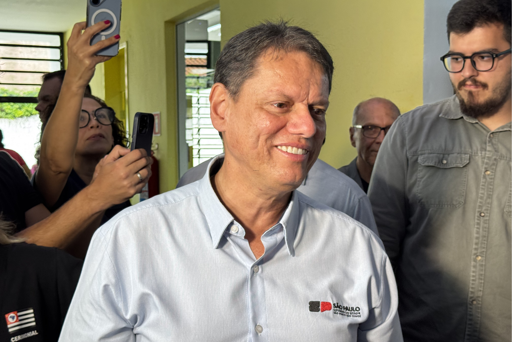 Tarcísio de Freitas inaugura escola em São José dos Campos e participa de evento em Pinda