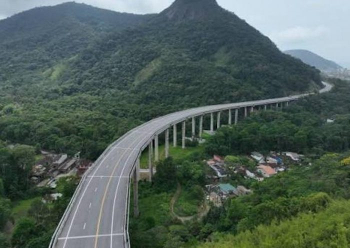 Obras de recapeamento bloqueiam Contorno Norte da Tamoios em Caraguatatuba