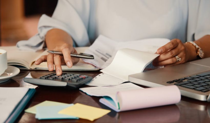 Emprestar o CPF? Pesquisa revela que 34% acabam endividados
