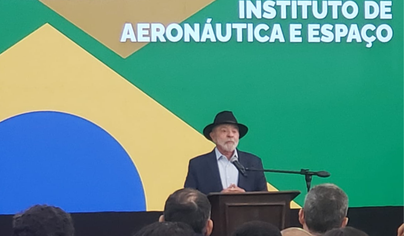 Lula defende indústria de defesa e celebra nova turbina a etanol em São José dos Campos