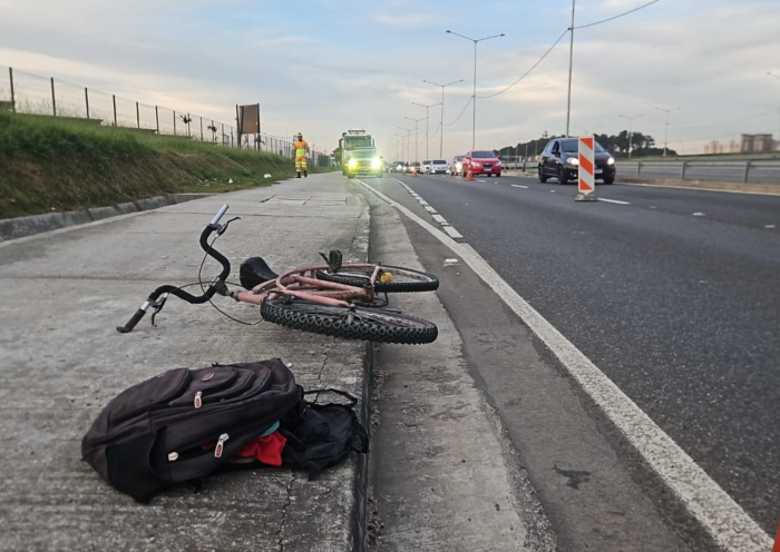 Ciclista Fica em Estado Grave Após Ser Atropelado por Carreta na Via Dutra