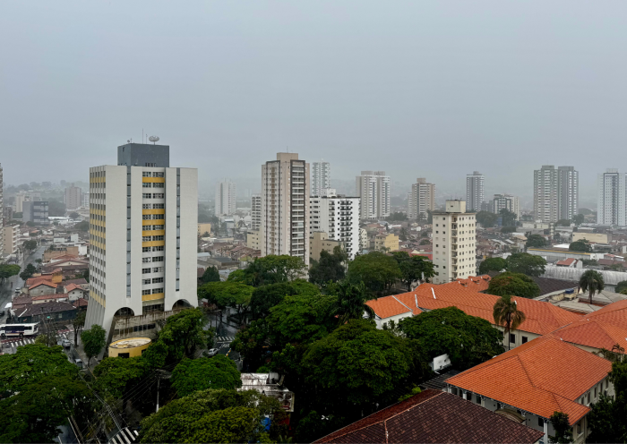 Frente fria traz chuva e queda de temperatura ao Vale