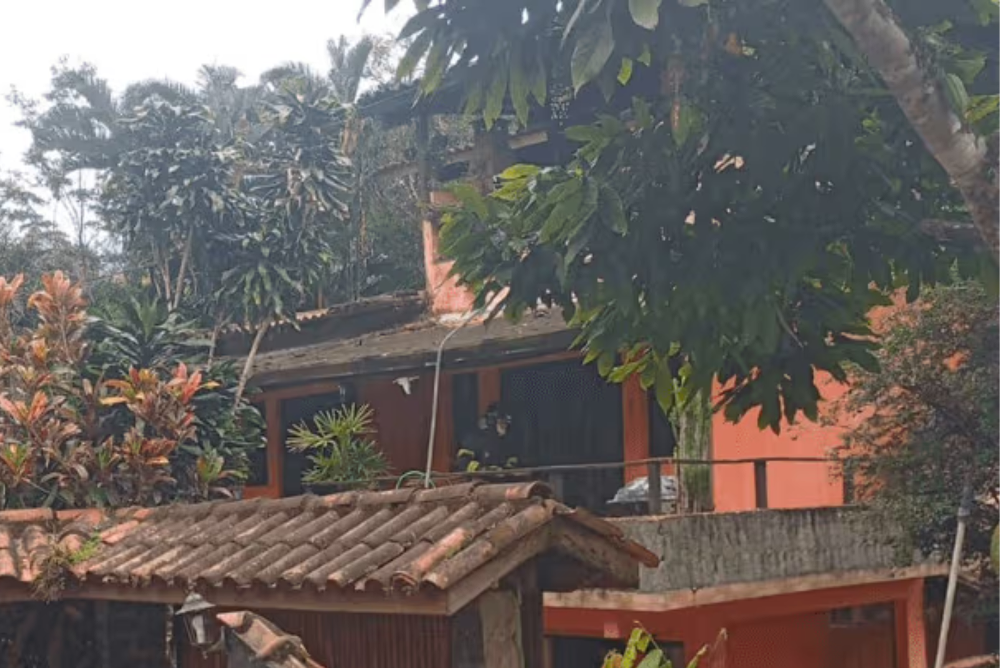 Incêndio Destrói Casa em São Sebastião e Deixa Morador em Estado Grave