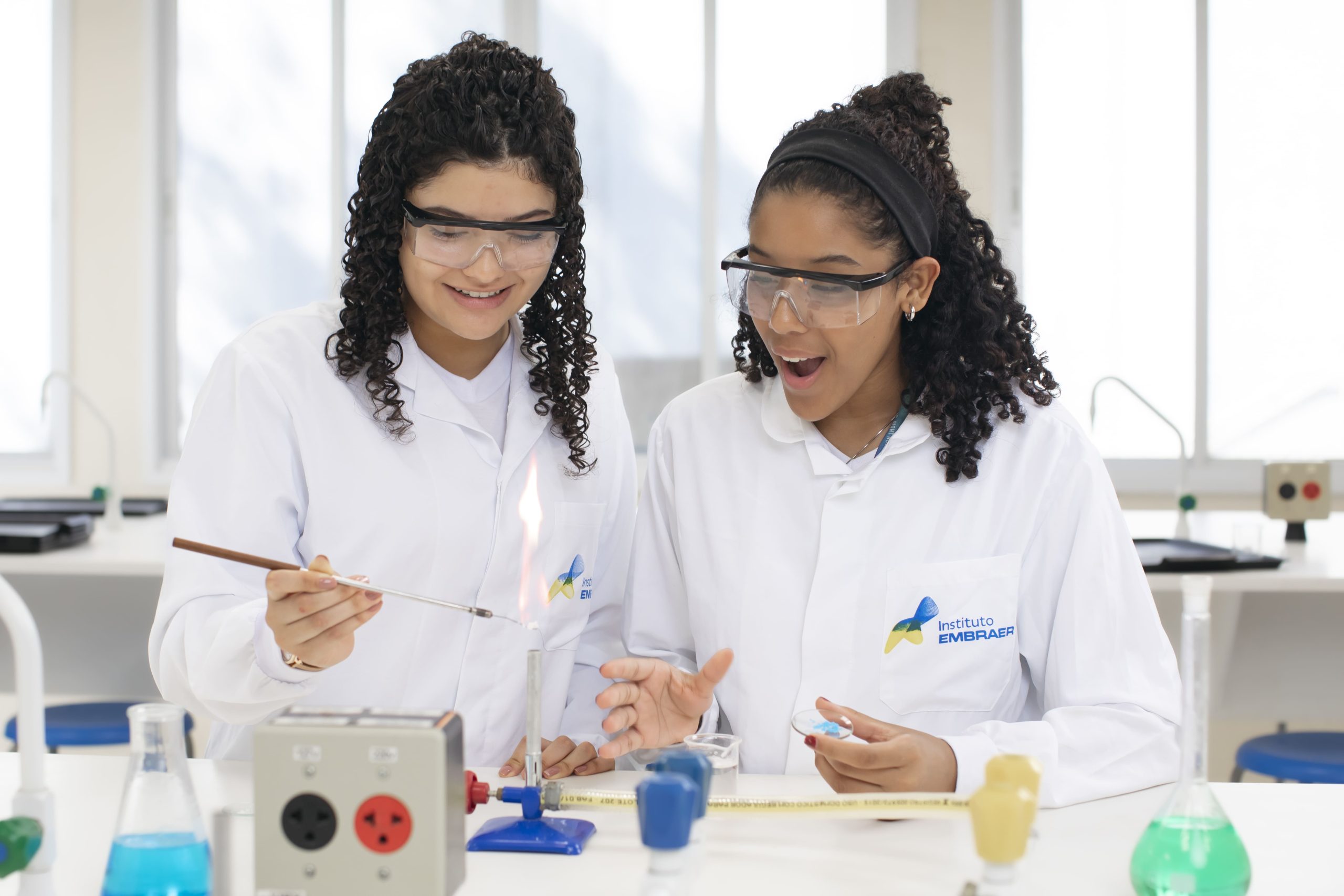 Instituto Embraer abre olimpíada científica para meninas