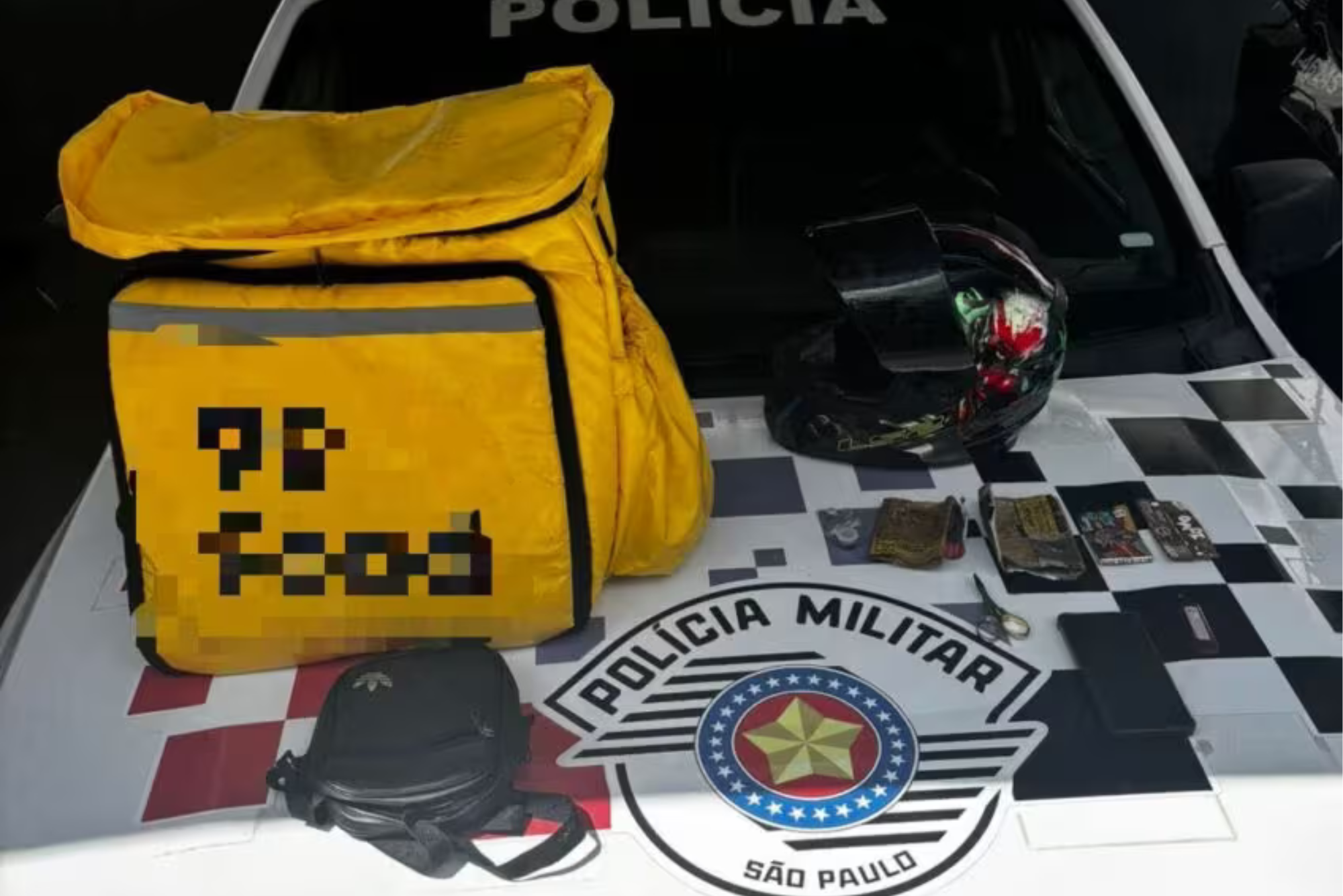 ROCAM prende entregador com CNH falsa em SJC