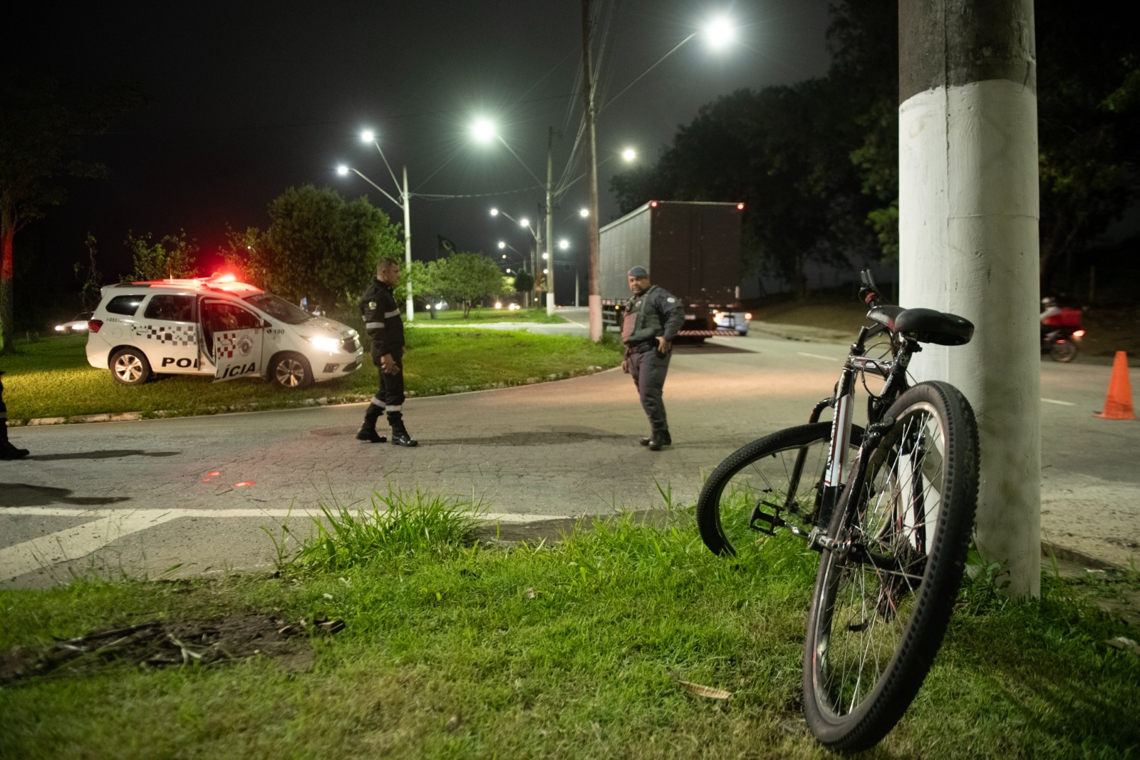 Criança de 11 anos morre atropelada por caminhão em Taubaté