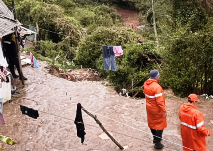 Deslizamento deixa 9 desalojados em Campos do Jordão
