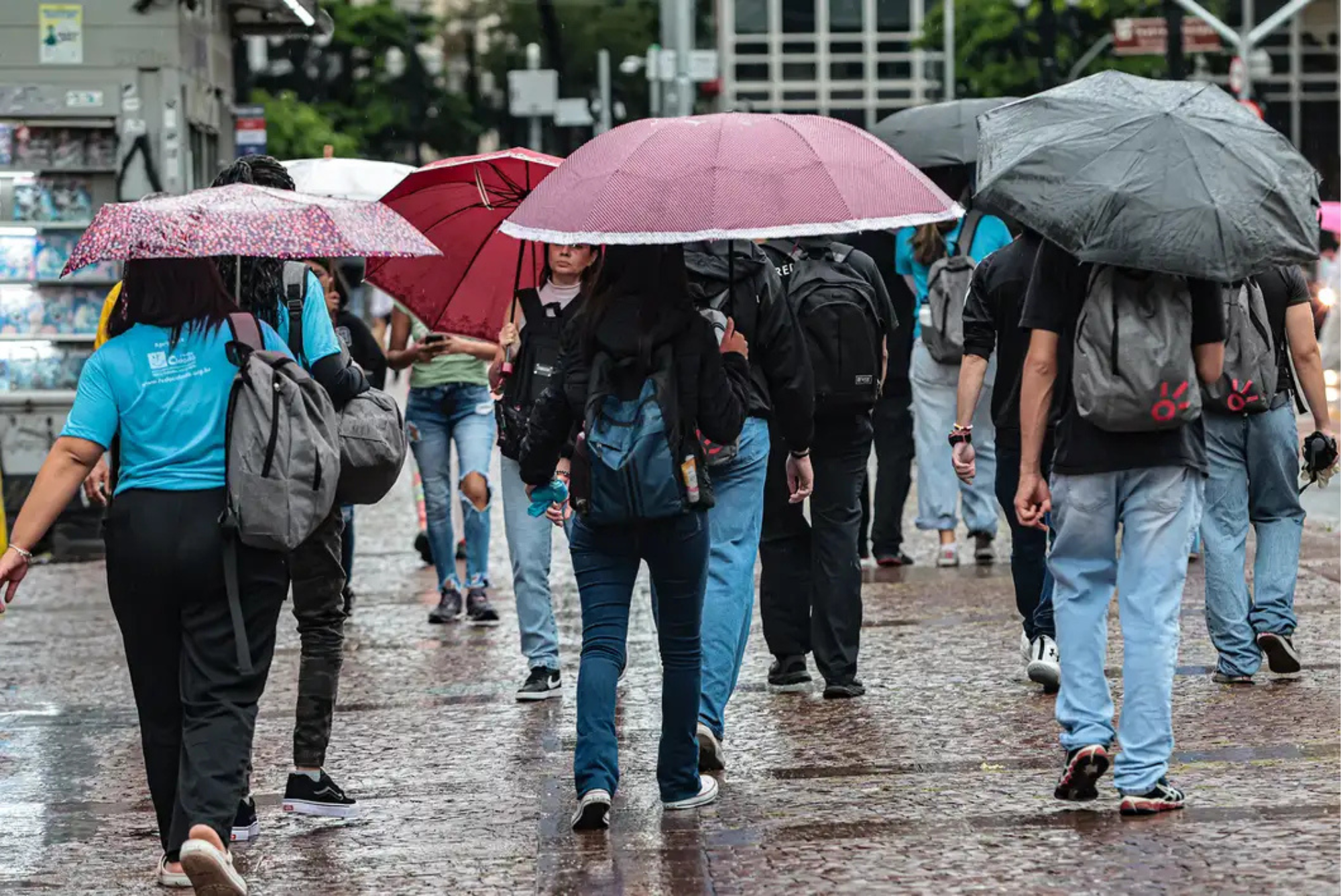 Defesa Civil emite alerta de chuvas fortes e ventania na região