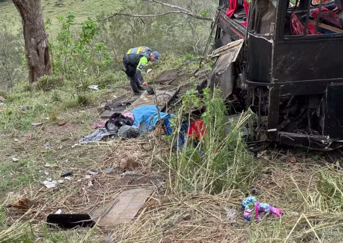 Motorista é preso após acidente com ônibus em Cruzeiro