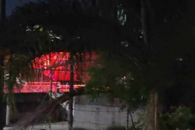 Incêndio atinge escola estadual no Parque Meia Lua, em Jacareí