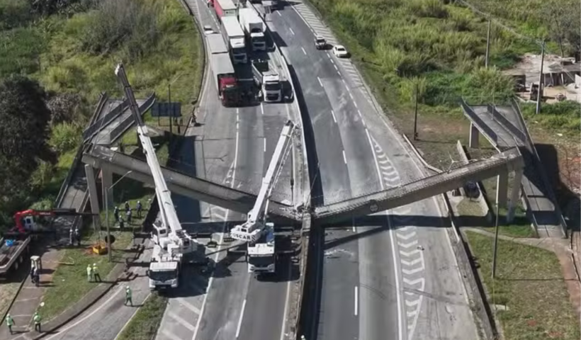 Justiça solta motorista que derrubou passarela na Fernão Dias