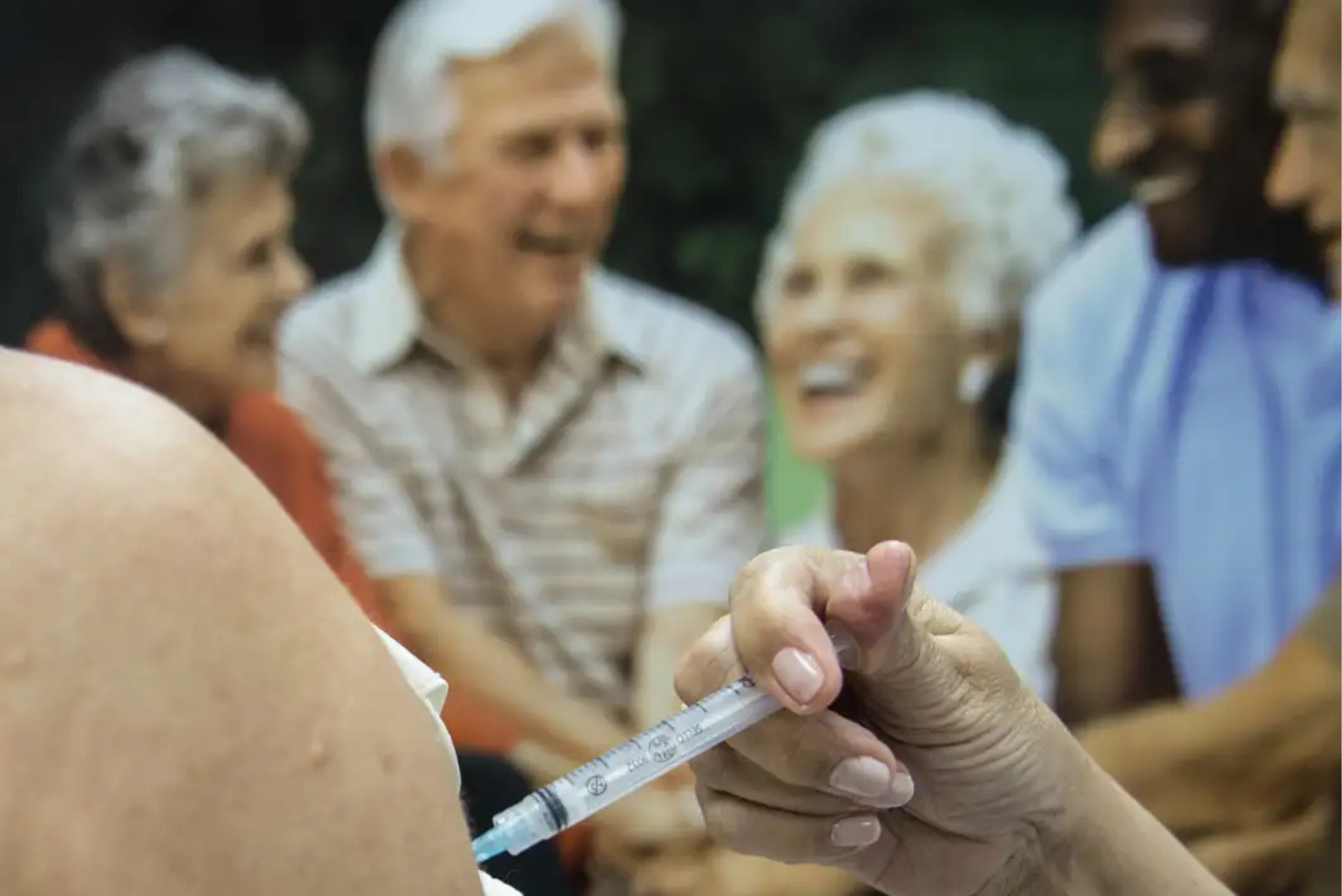 SUS oferece nova vacina contra pneumonia para idosos