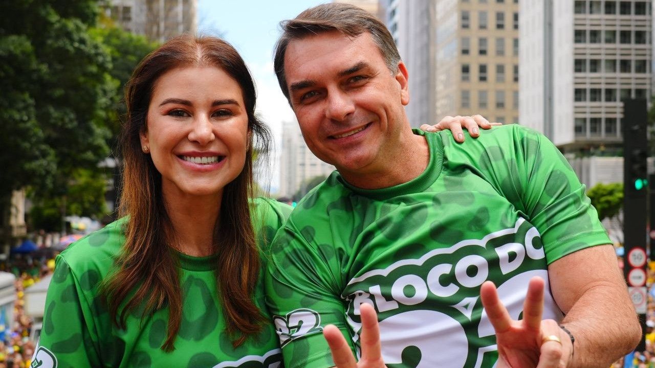 Flávio Bolsonaro e família deixam o Equador e seguem para Miami, nos EUA