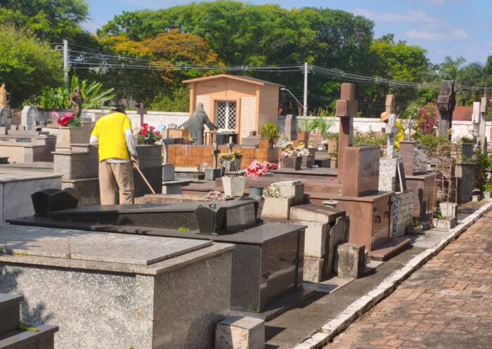 Finados em Pindamonhangaba: reformas em túmulos vão até dia 28; veja horários e missas