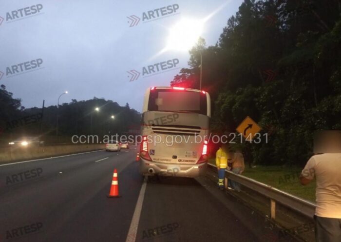 Ônibus com pane na Tamoios deixa 41 ocupantes à espera