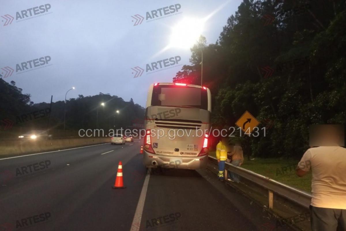 Ônibus com pane na Tamoios deixa 41 ocupantes à espera