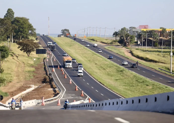 DER-SP espera 16,7 milhões de veículos nas rodovias no feriado de Aparecida