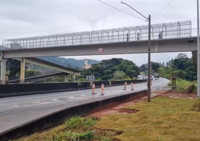 Nova passarela da Fernão Dias é liberada em Vargem